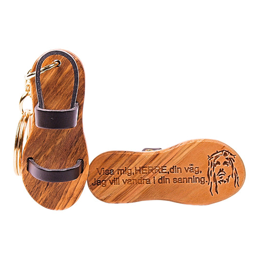 Wooden sandal keychain with leather straps, engraved with Psalm 86:11 in Swedish, symbolizing the pilgrimage of life.