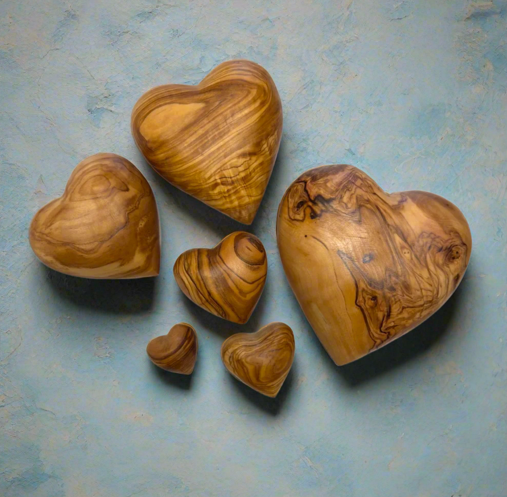 Olive wood hearts in different sizes