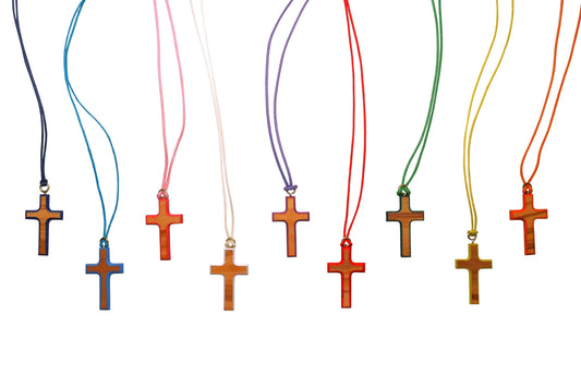 Nazareth Fair Trade Mehrfarbige handgefertigte Kreuzketten aus Olivenholz – spiritueller christlicher Schmuck aus Nazareth, dem Heiligen Land